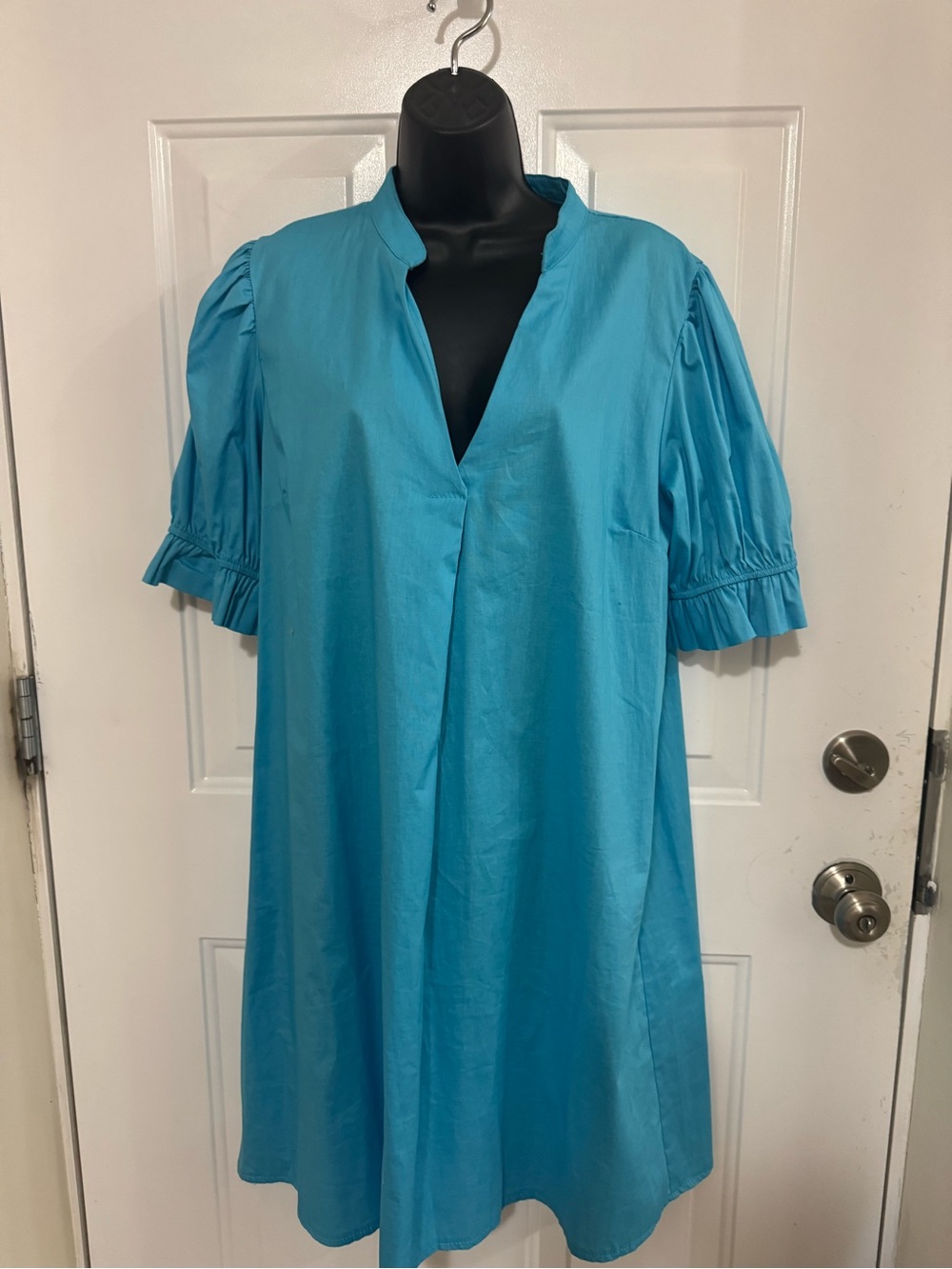 Turquoise V-Neck Puff Sleeve Tunic Dress
Made in Italy, 90% cotton. Like new